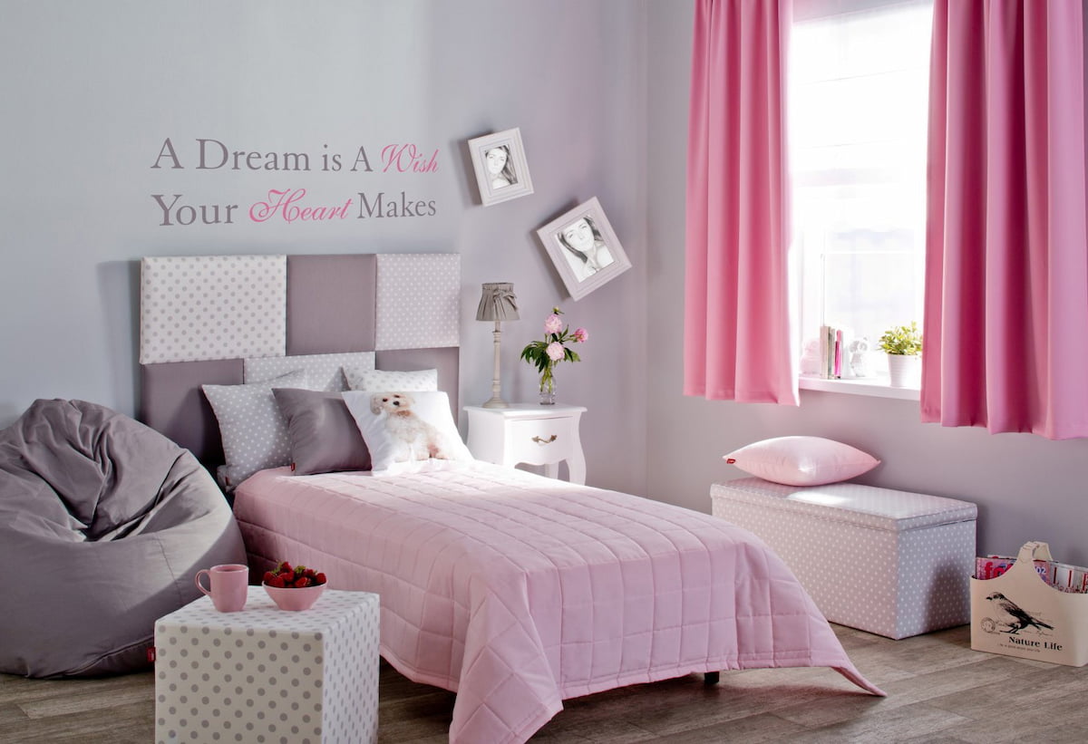 Chambre d'enfant en gris et rose