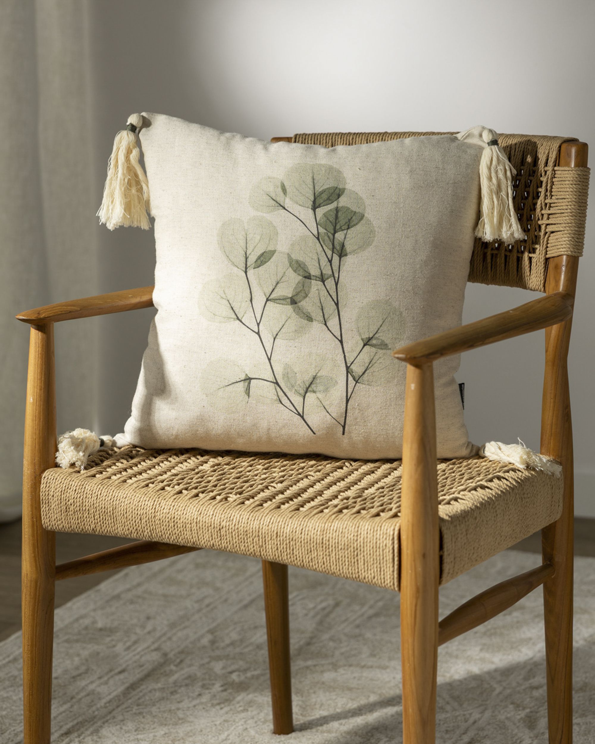 Eucalypta Housse de coussin à pompons 45x45 cm (hover)