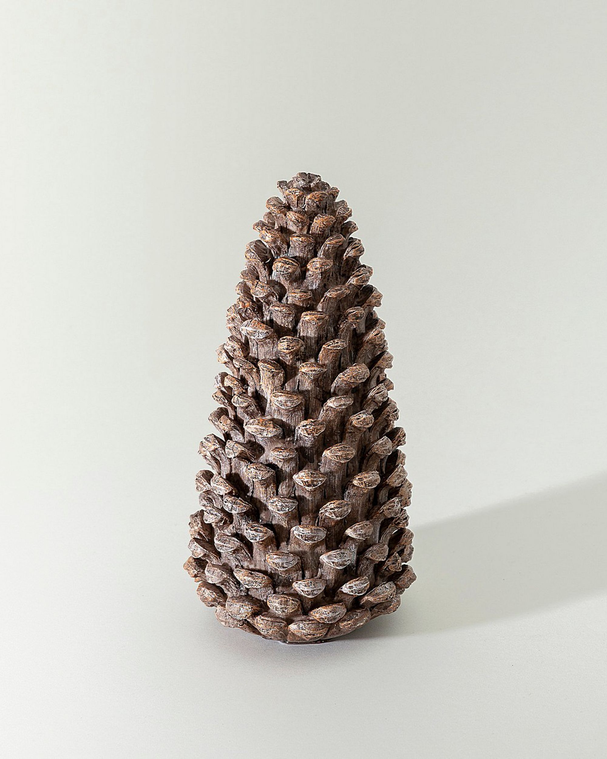 Figurine pomme de pin petite 12x12x23 cm