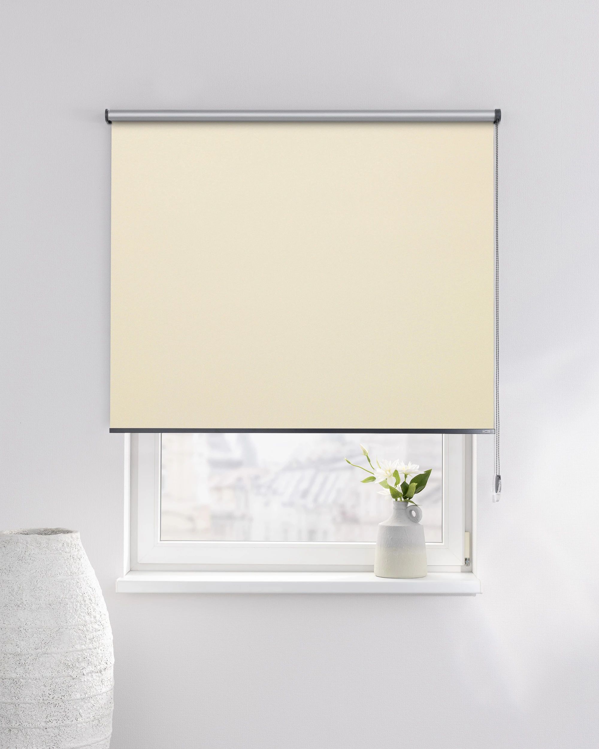 Store enrouleur Classic couleur beige tissu réfléchissante, black-out (hover)