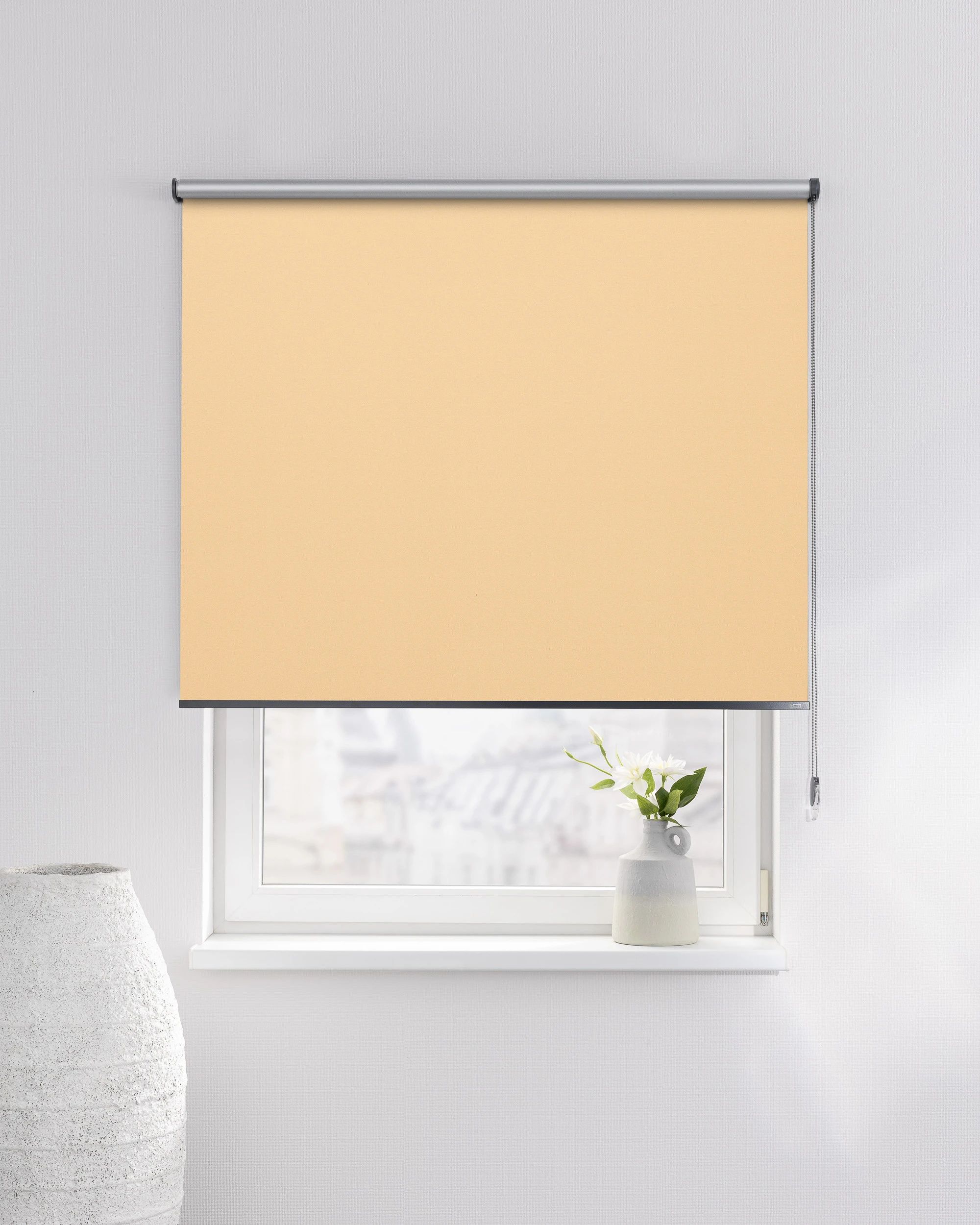 Store enrouleur Classic couleur beige tissu réfléchissante, black-out (hover)