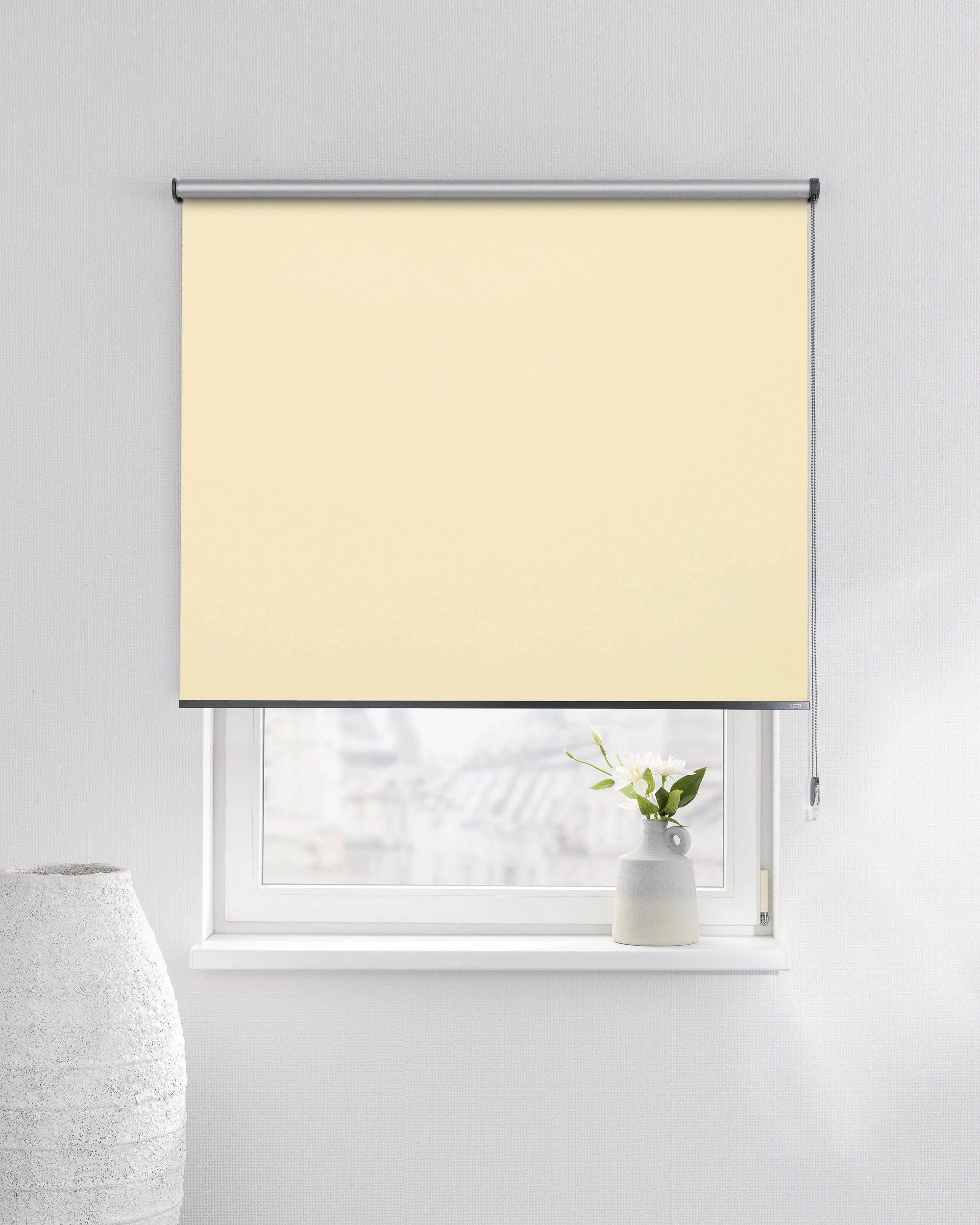 Store enrouleur Classic couleur beige tissu réfléchissante, black-out (hover)