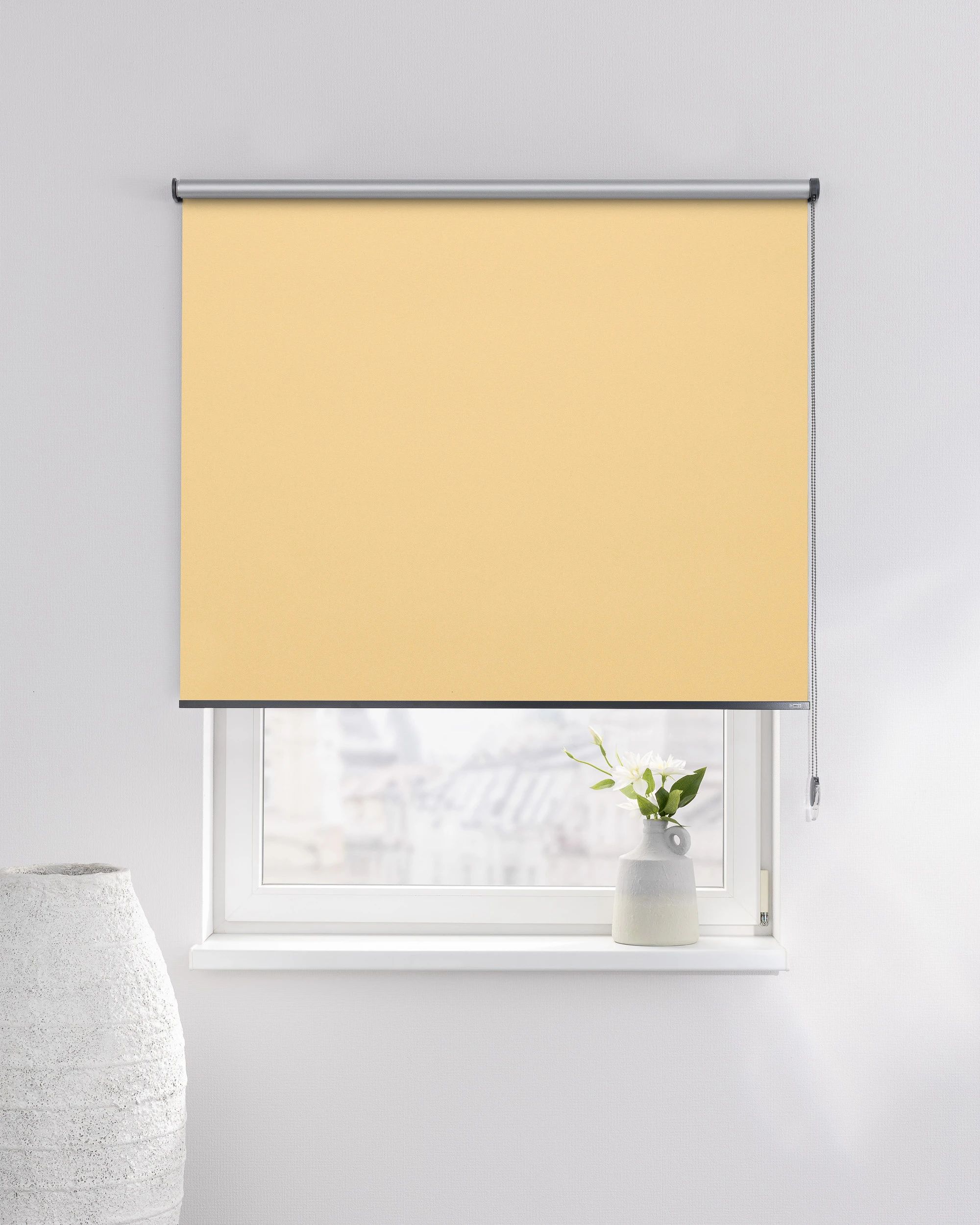 Store enrouleur Classic couleur beige tissu réfléchissante, black-out (hover)