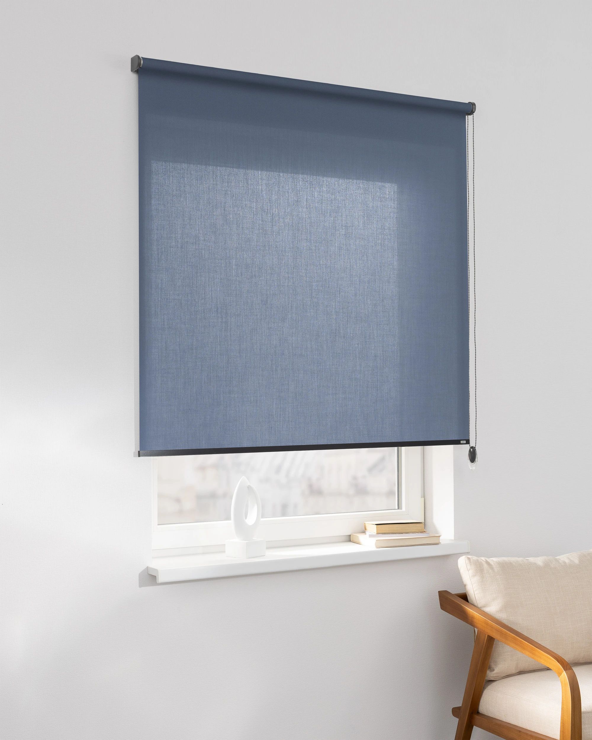 Store enrouleur Classic couleur bleu marine tissu semi-transparent