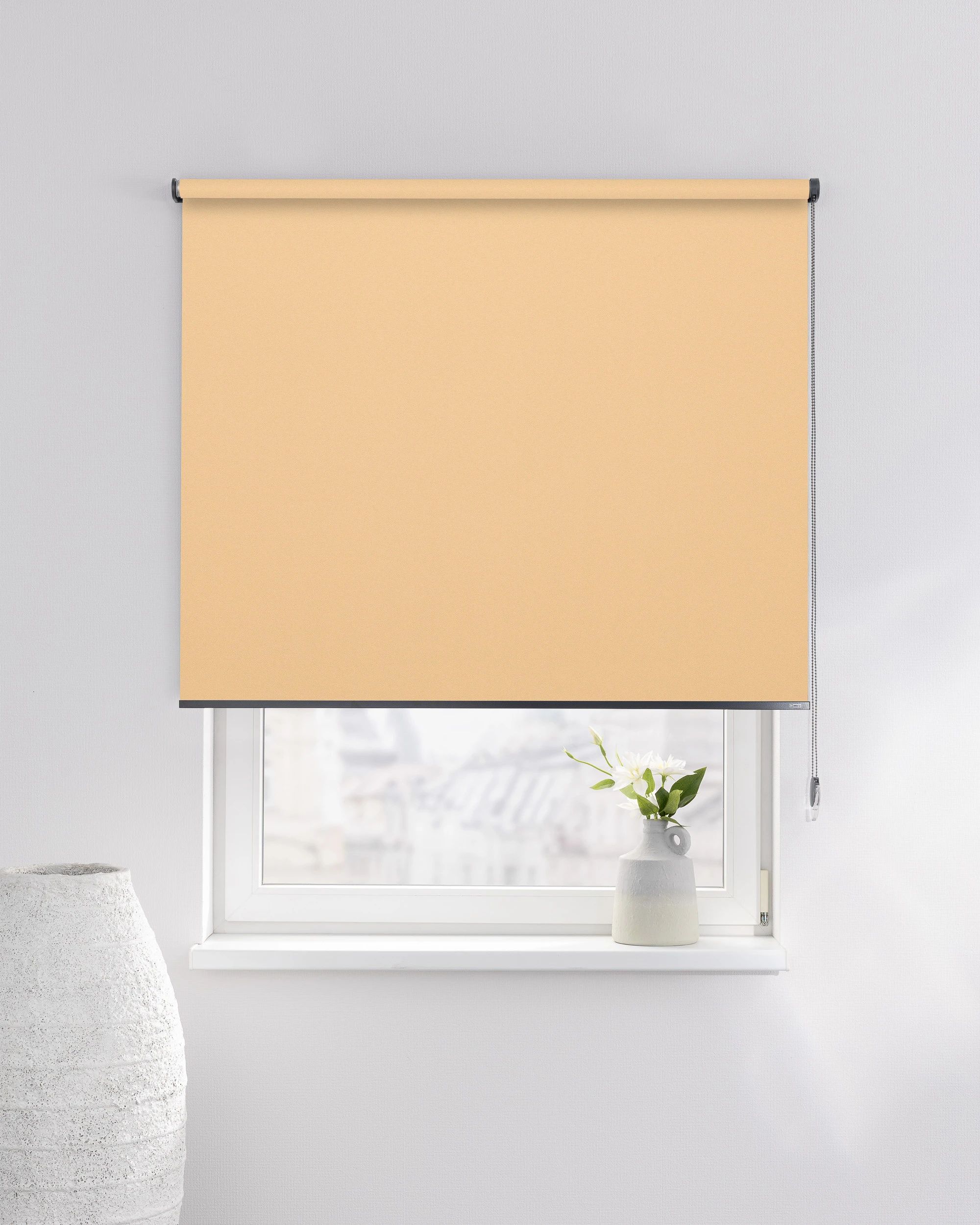 Store enrouleur Classic couleur beige tissu black-out (hover)