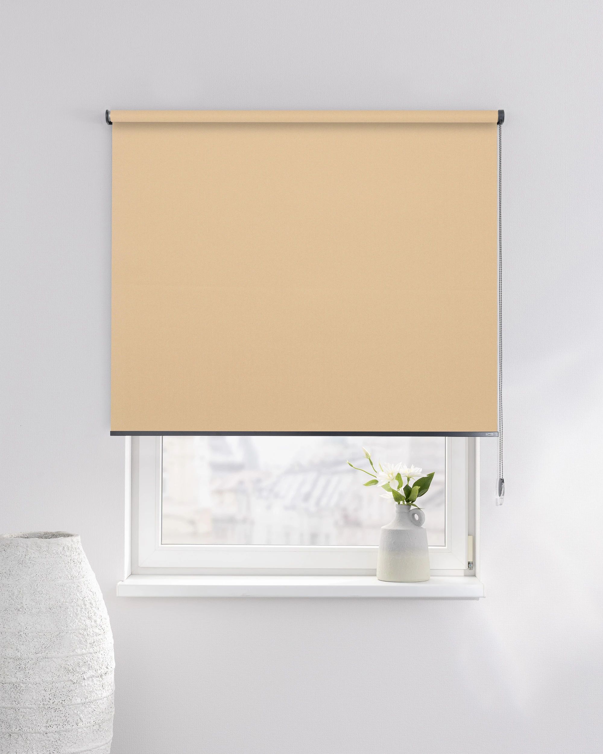 Store enrouleur Classic couleur beige tissu black-out (hover)