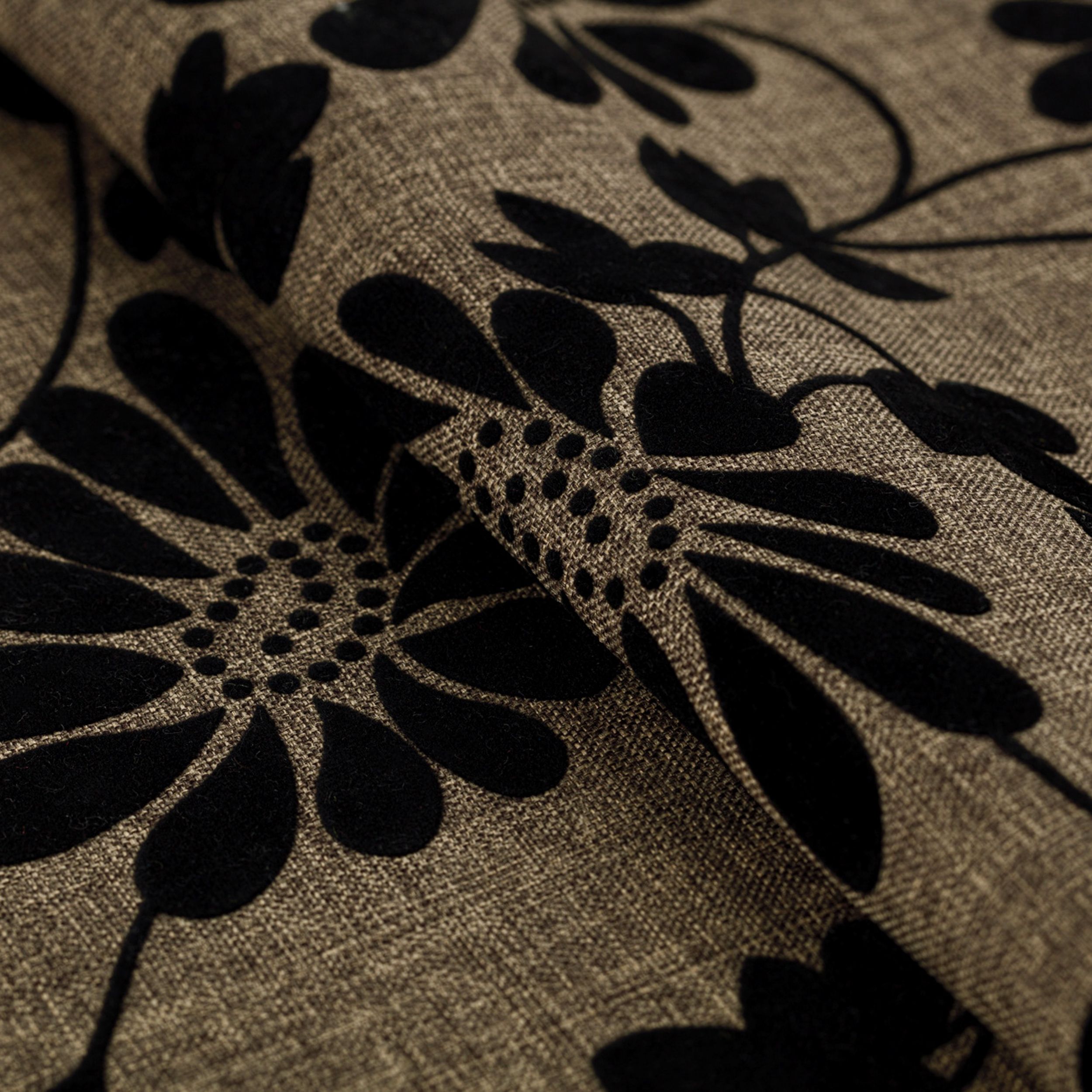 Living Plus 162-11 fleurs noires sur fond beige